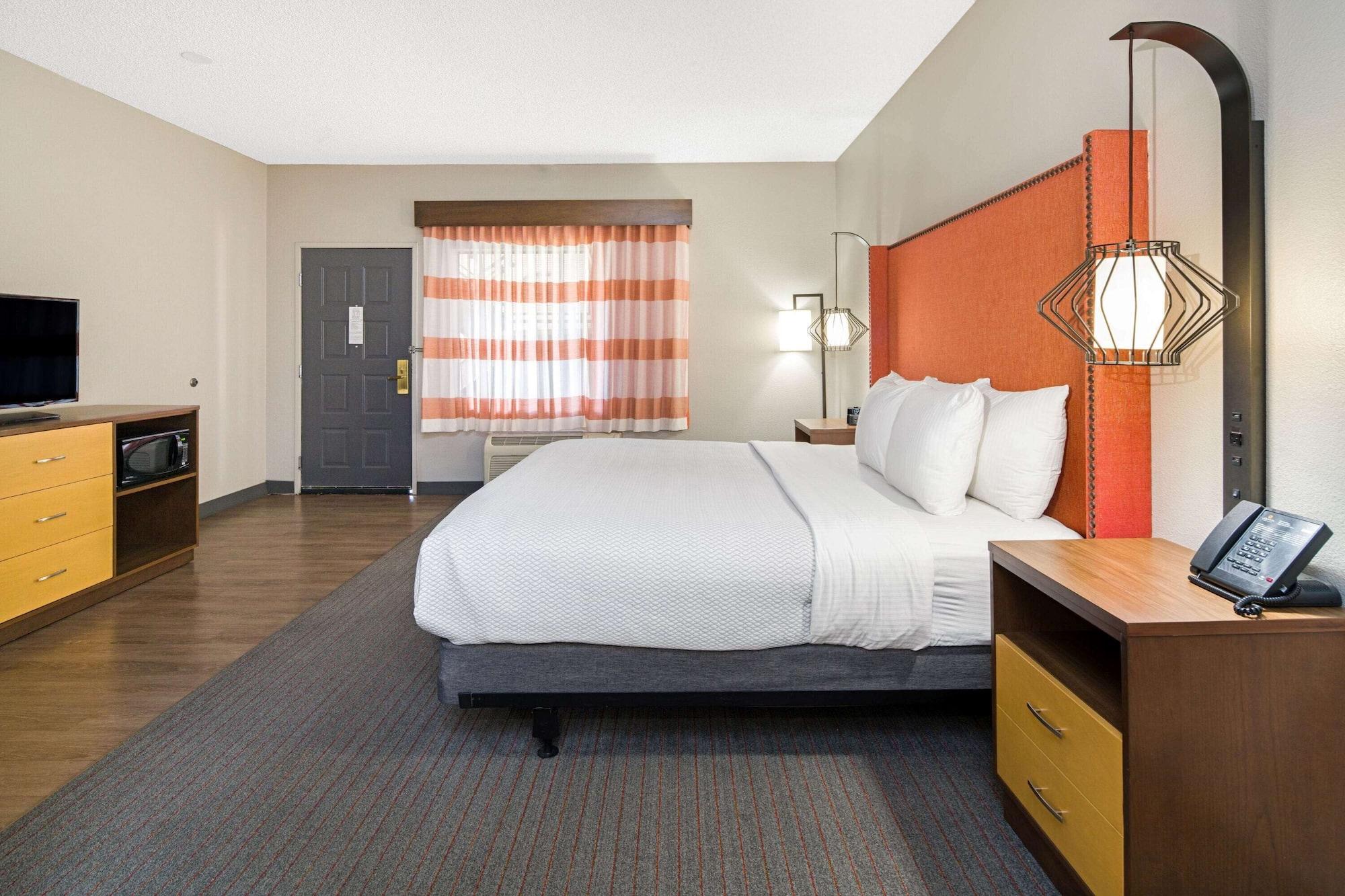 La Quinta By Wyndham Orange County Airport Hotel Santa Ana Exterior photo