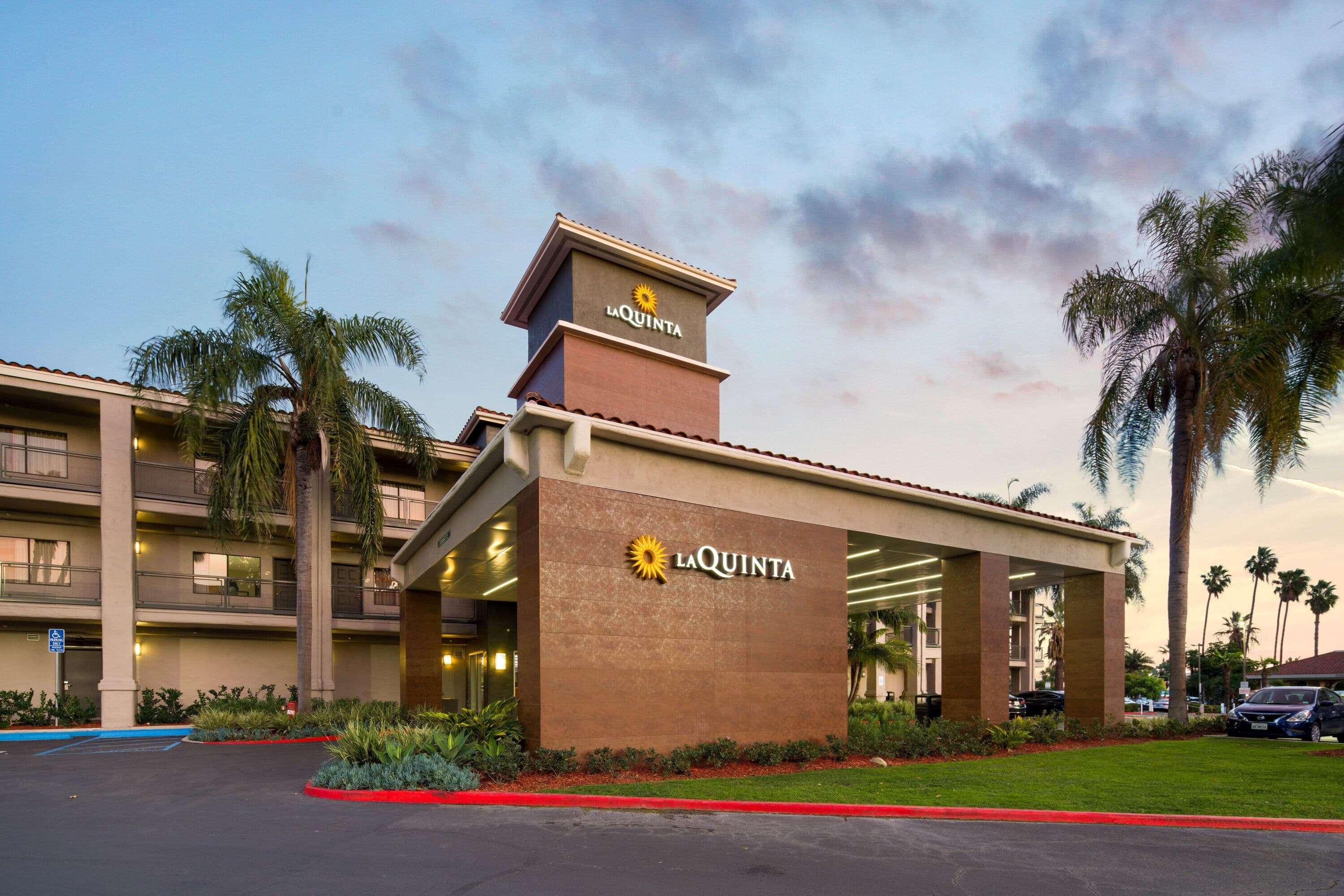 La Quinta By Wyndham Orange County Airport Hotel Santa Ana Exterior photo