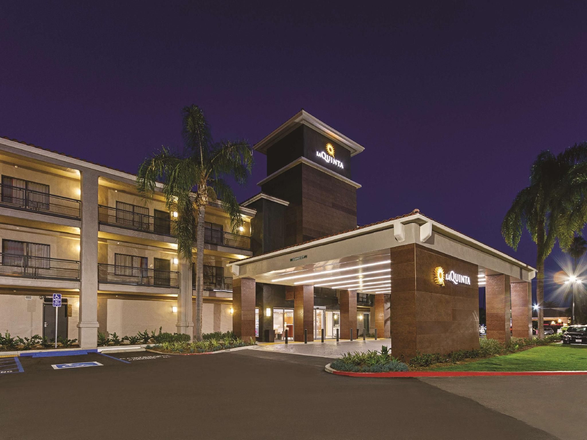 La Quinta By Wyndham Orange County Airport Hotel Santa Ana Exterior photo