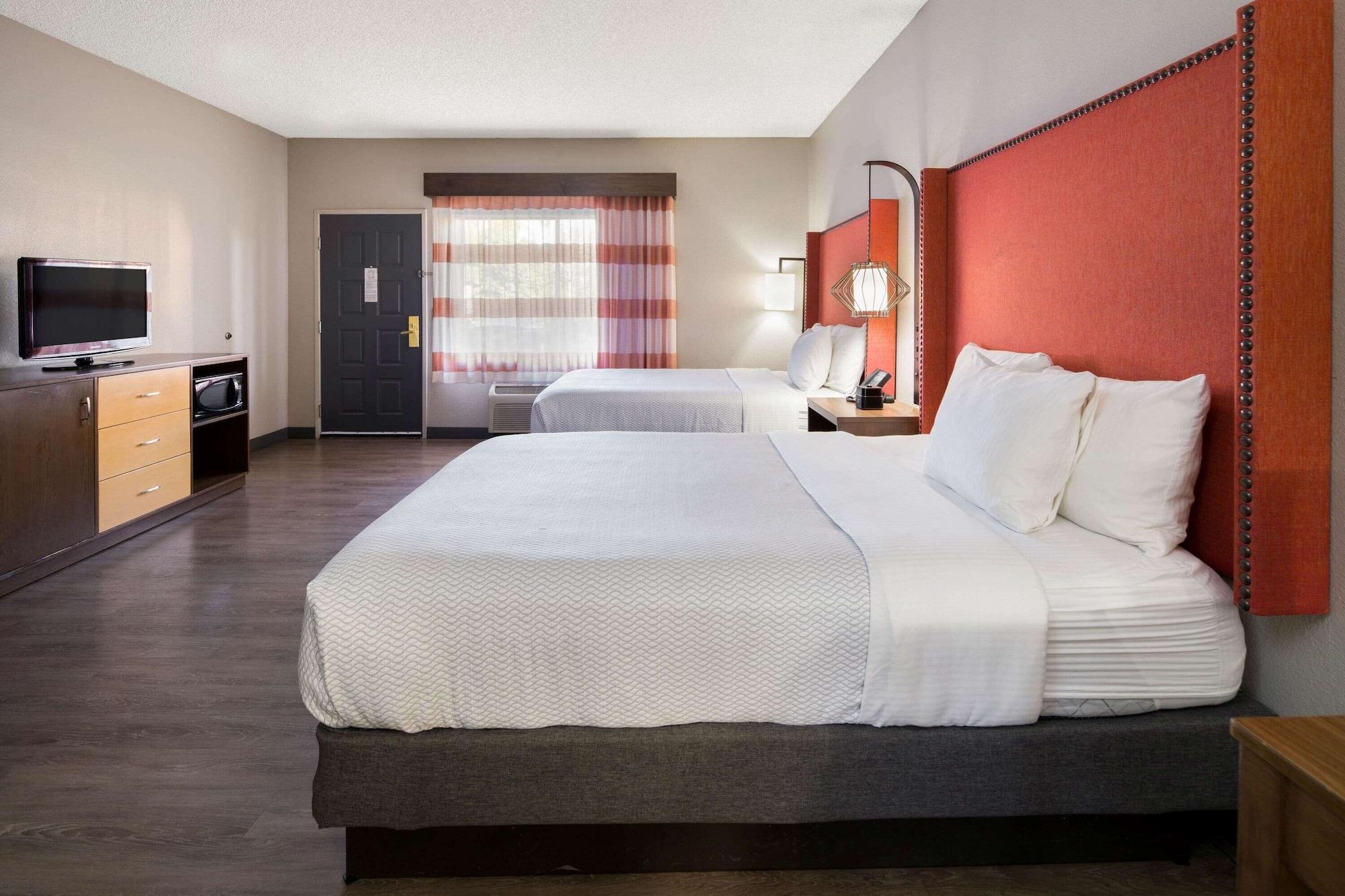 La Quinta By Wyndham Orange County Airport Hotel Santa Ana Exterior photo
